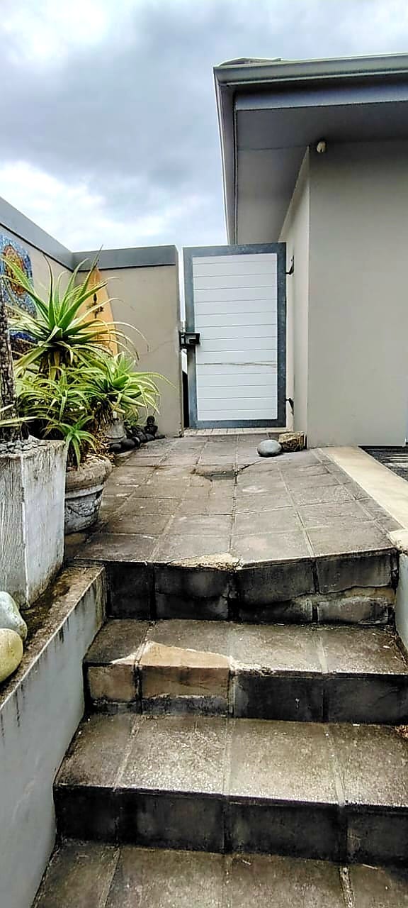4 Bedroom Property for Sale in Beacon Bay Eastern Cape